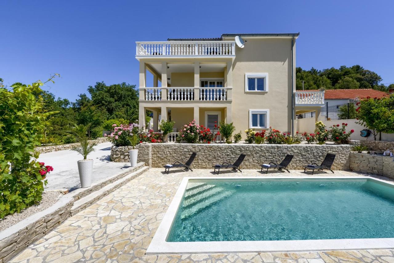 Апартаменты Haus Lilli Mit Pool Ражанац Экстерьер фото