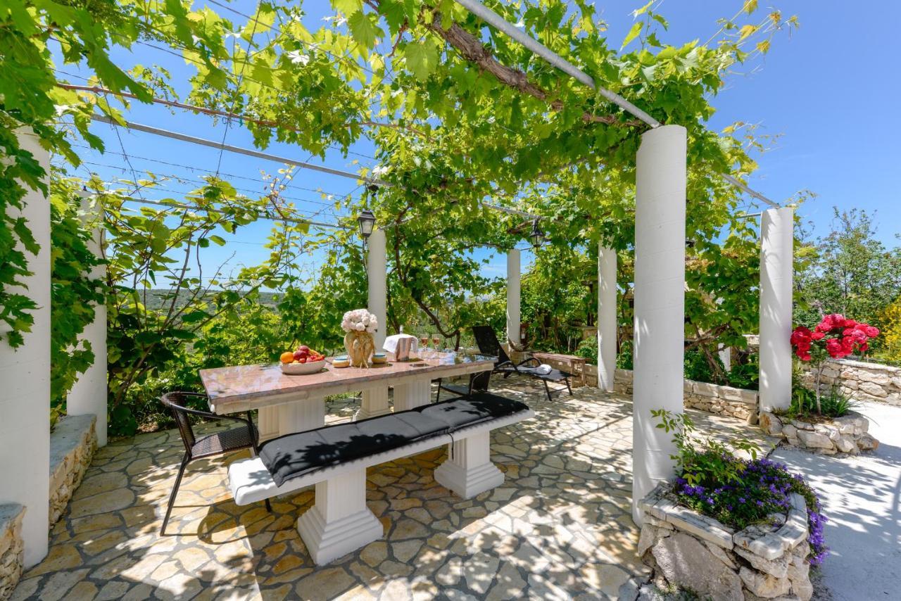 Апартаменты Haus Lilli Mit Pool Ражанац Экстерьер фото