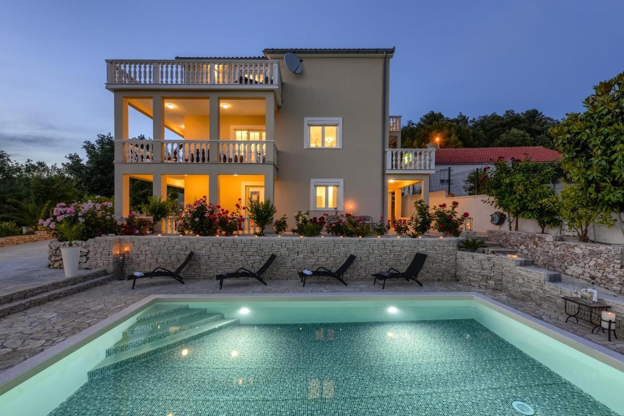 Апартаменты Haus Lilli Mit Pool Ражанац Экстерьер фото