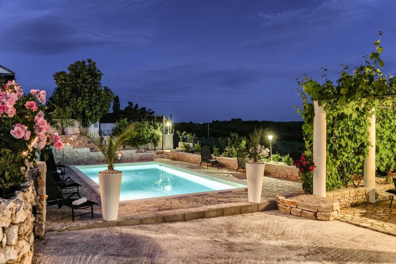 Апартаменты Haus Lilli Mit Pool Ражанац Экстерьер фото